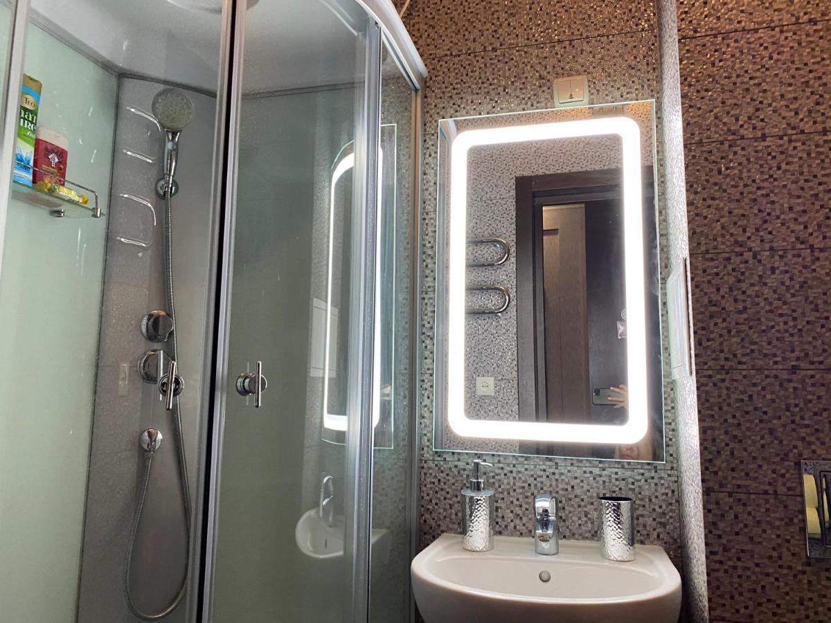 Modern Luxury Studio In The Center Of Kharkiv At Konstitutsii Square Luaran gambar