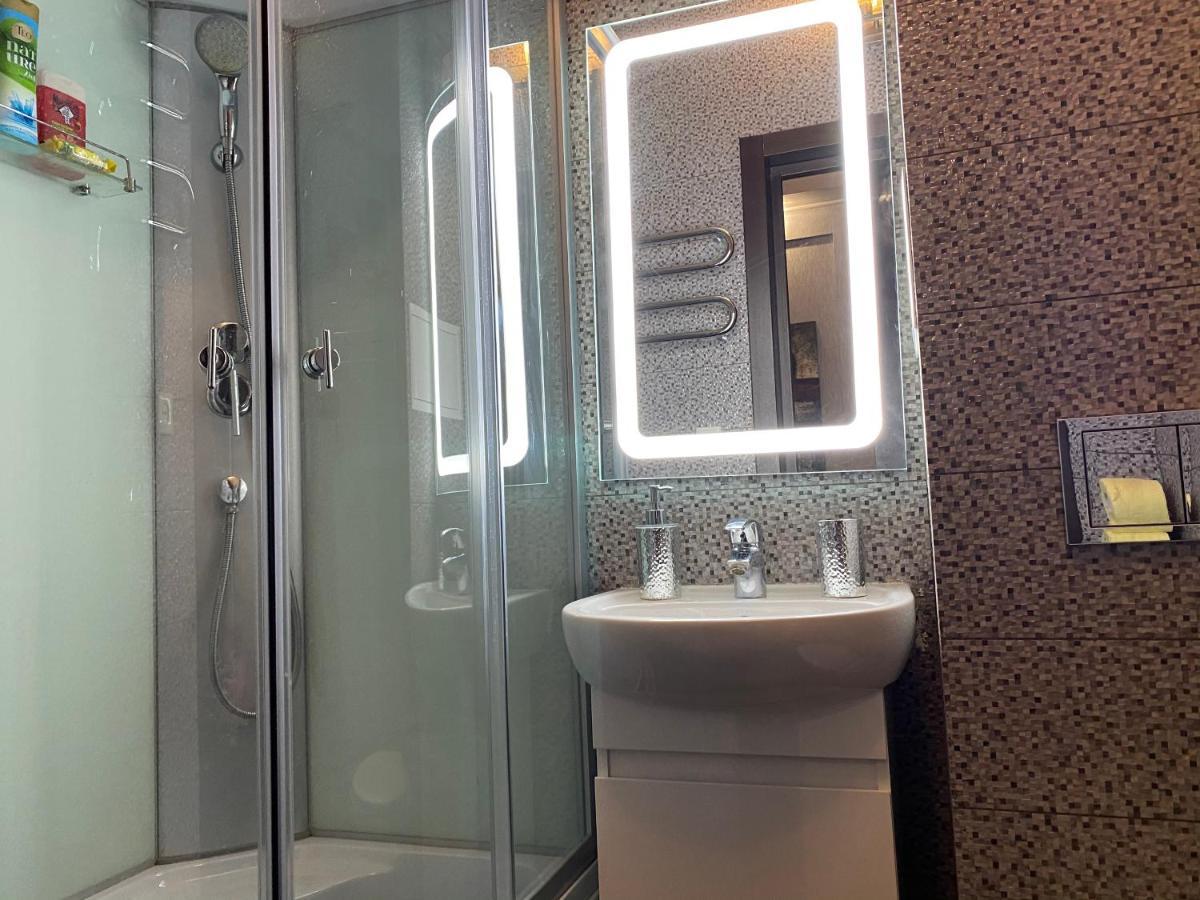 Modern Luxury Studio In The Center Of Kharkiv At Konstitutsii Square Luaran gambar