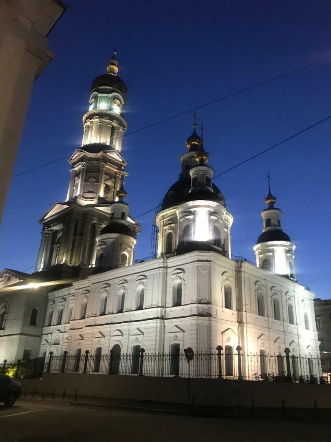 Modern Luxury Studio In The Center Of Kharkiv At Konstitutsii Square Luaran gambar