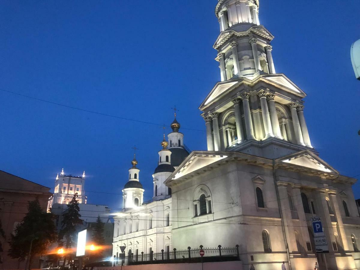 Modern Luxury Studio In The Center Of Kharkiv At Konstitutsii Square Luaran gambar